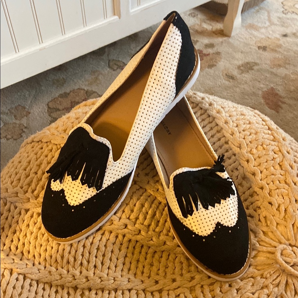 Stylish Black and White Women's Loafers